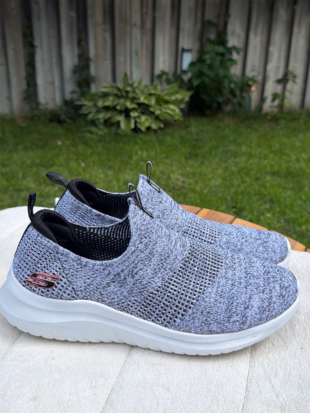 Skechers Gray Slip‑On Sneakers – Women’s Size 9 – Knit Upper